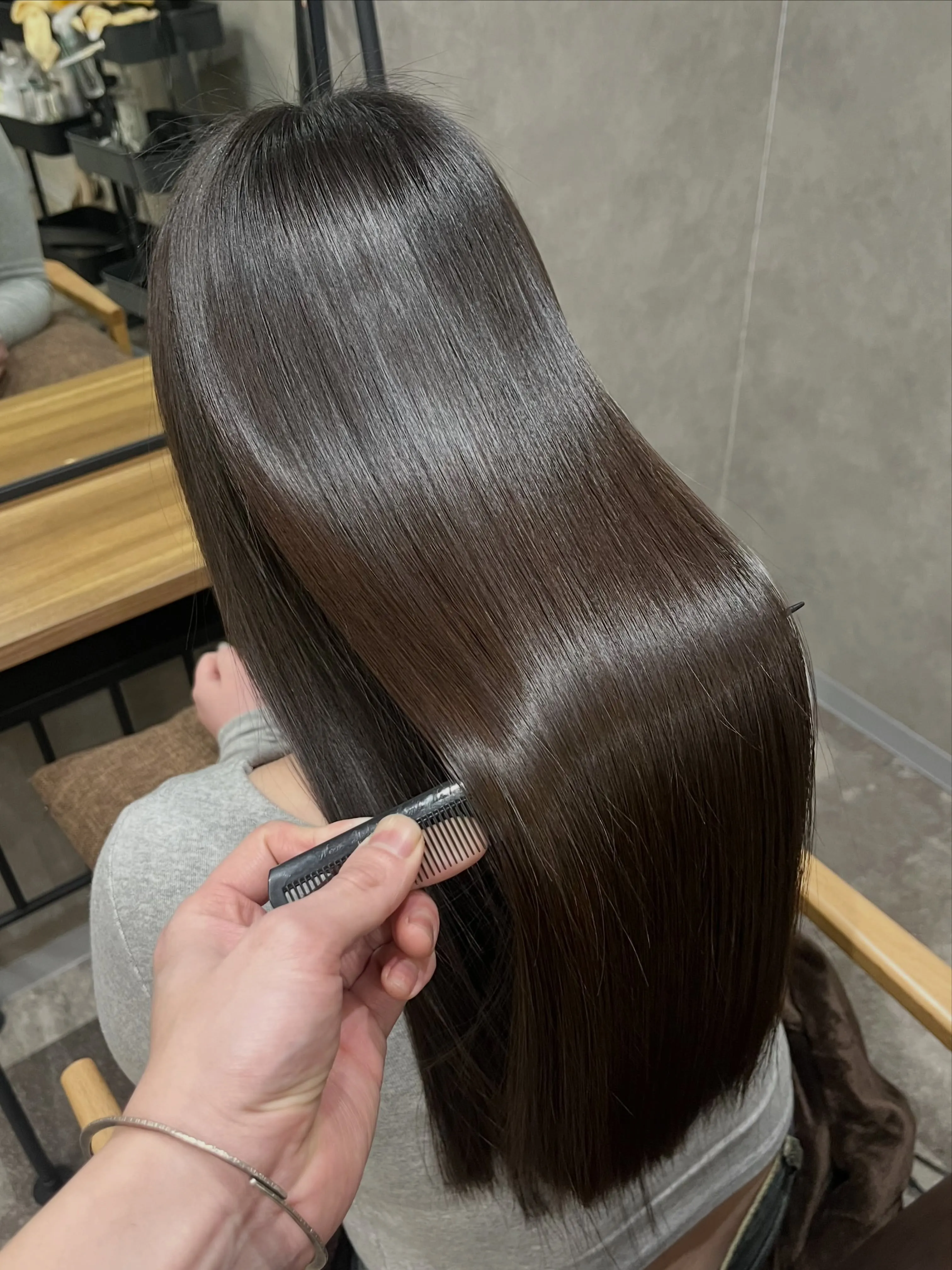 美髪矯正で憧れのツヤ髪に☺︎